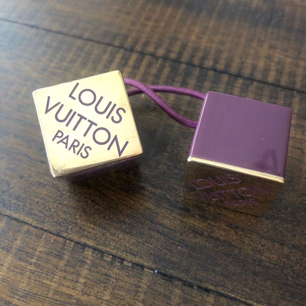 Louis Vuitton cube pony tail holder